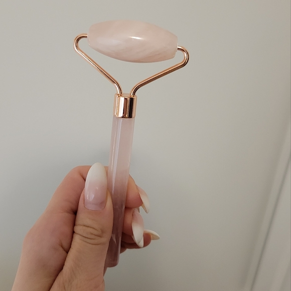 Rose quartz face roller - Picture 1 of 2